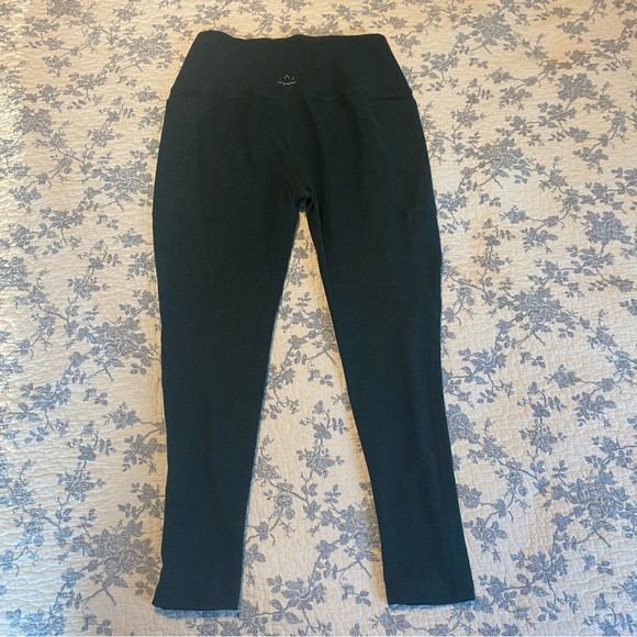 Beyond Yoga Space Dye Out of Pocket High Waisted Midi Green Legging Size Large - Picture 2 of 9